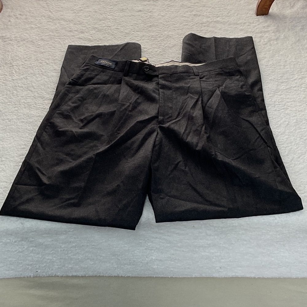 NWT Men’s charcoal colored Zignone Pleated Dress Pants